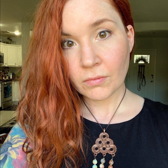 Meet your Posher, Janet - Picture 2 of 4